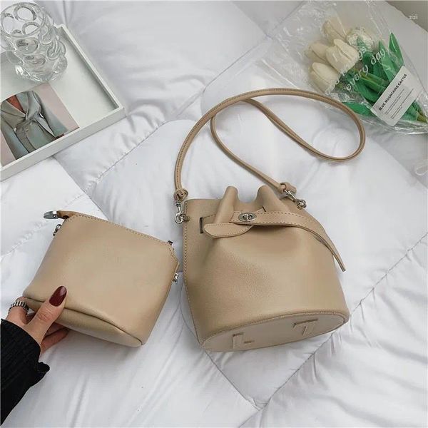 Omuz çantaları basit pompalama kovası çantası kadınlar 2024 tasarımcı çanta moda resim anne messenger