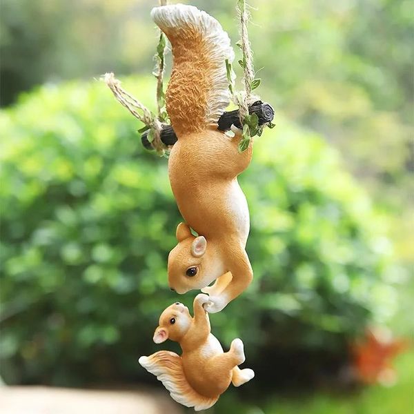 Scheri di rampicamento creativo scoiattoli Figurine in resina Figurine Appesa ornamento Giardino Outdoor Decorazione Outdoor Outso Paesaggio Canna Decorativa 240411