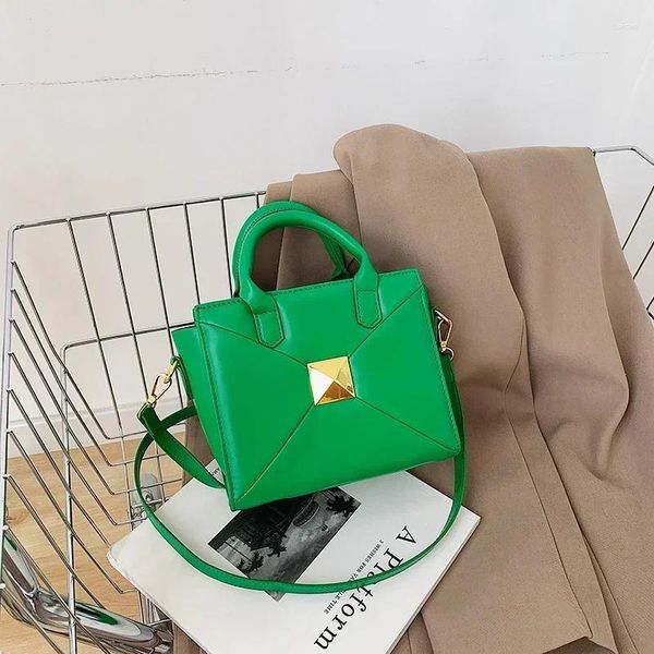 Herrenwesten Top Brand Nietökchen für Frauen Mode -Geldbörsen und Handtaschen Luxus Crossbody Tasche süßer kleiner Square Messenger