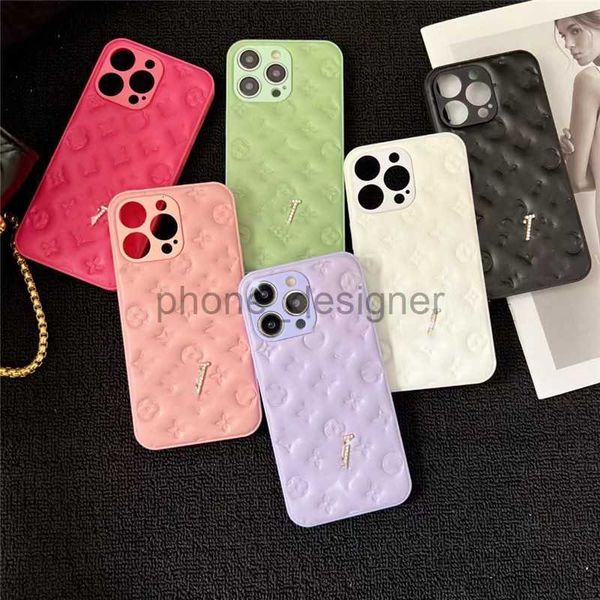 Lüks deri kabartmalı üst düzey moda kadınlar iphone için telefon kılıfları 15promax 15pro 15 14 14promax 14pro 13pro max 13pro 13 12pro 12 şok geçirmez kasa kapağı