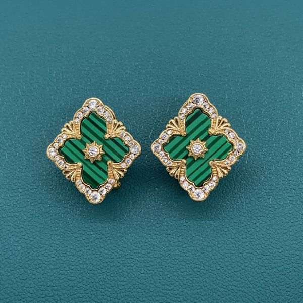 S925 Silver Needleg Luxury Clover Designer Stud Brincos para mulheres 18K Gold Shell Fashion Palace Earrings Earring Clip na orelha 1902