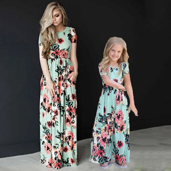 Madella Maxi Dress Matching Familing, figlia Bohemia Domande donne Floral Long Girl and Mom Party Clothes Beach Wear 240327