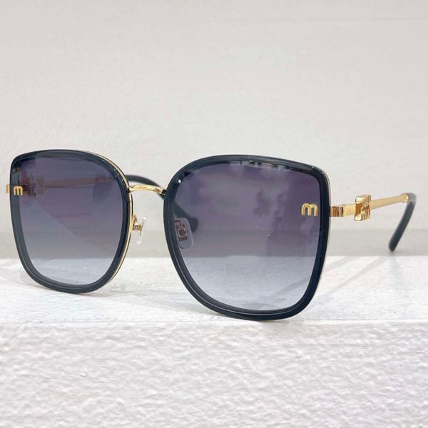 Hochwertige Frauen Mode-Sonnenbrille Designer polarisierte Sonnenbrille Luxusmarke Freizeitreisen Stilvolle Sonnenbrille mit Box
