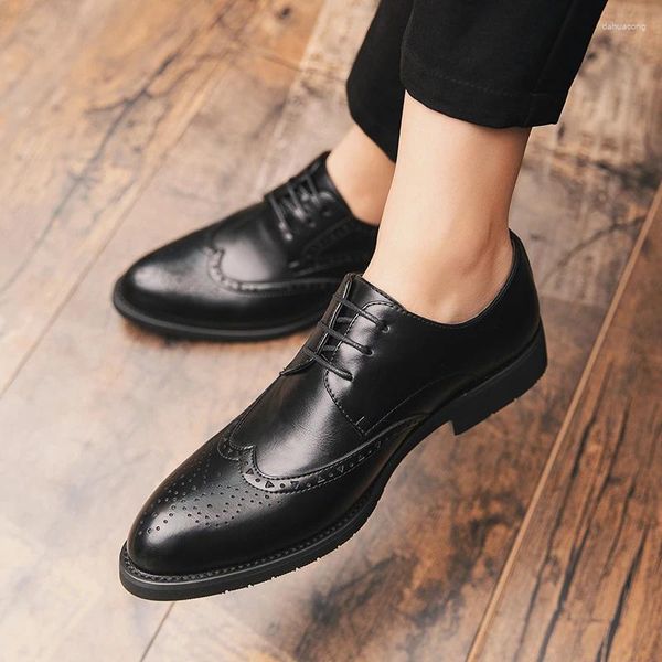 Lässige Schuhe Männer PU Leder Oxford Boots Britisch -Stil männlicher Schnüre -Up Brogro Retro geschnitzt Blumen Sapatos Maskulino IV