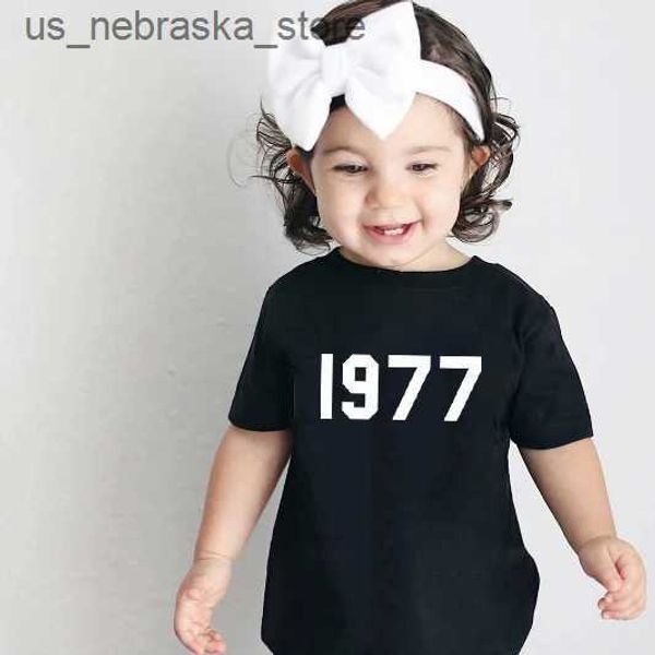 T-Shirts 1977 Jungen Barbecue gedrucktes T-Shirt Sommer Kinderkinder T-Shirt Girls Top T-Shirt 100% Baumwollkinder Luxusdesigner Kleidung Q240418