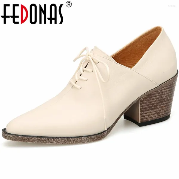 Scarpe eleganti fedonas con tacchi alti spessi donne pompe primavera estate puntata di punta in pizzo maturo vera pelle donna donna che lavorava