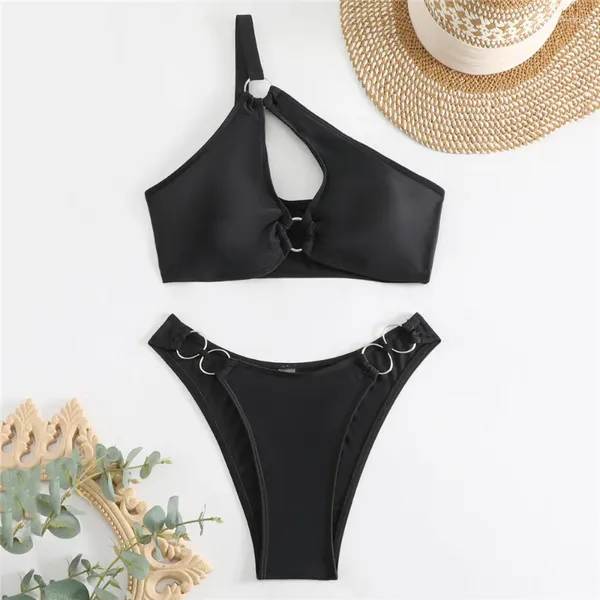 Set di bikini da bagno femminile set sexy nere a una spalla da donna a due pezzi svuoti di nuoto ad anello in metallo costume da bagno ad alto taglio 2024