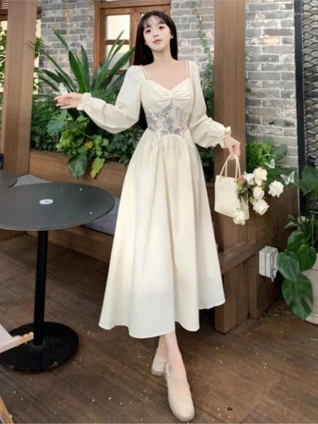 Lässige Kleider Sommer weiblicher französischer Stil eleganter Prinzessin Kleid enge Taille schlanker Quadrate Hals gestickt Perlen lang lang