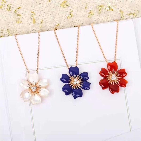 Colar de designer Van Flower Colar 925 Prata esterlina Batilhado 18K Gold Natural Branco Fritillaria Red Agate Blue Grande Pingente de Flores