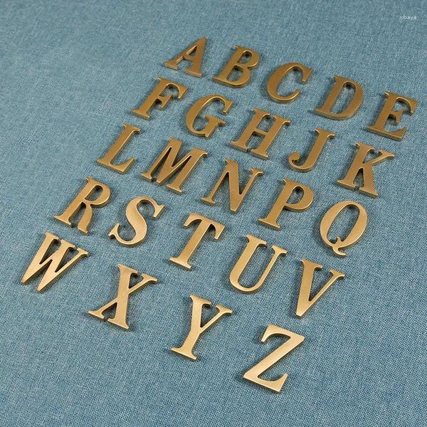 Estatuetas decorativas letras sólidas letras de bronze auto-adesivo bastão de ouro em inglês letra inglesa letra de endereço de casa ao ar livre