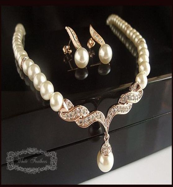 Gold Patbated Tear Cream Pearl e Rhinestone Crystal Bridal Colar e Brincos Jóias Conjunto9425215