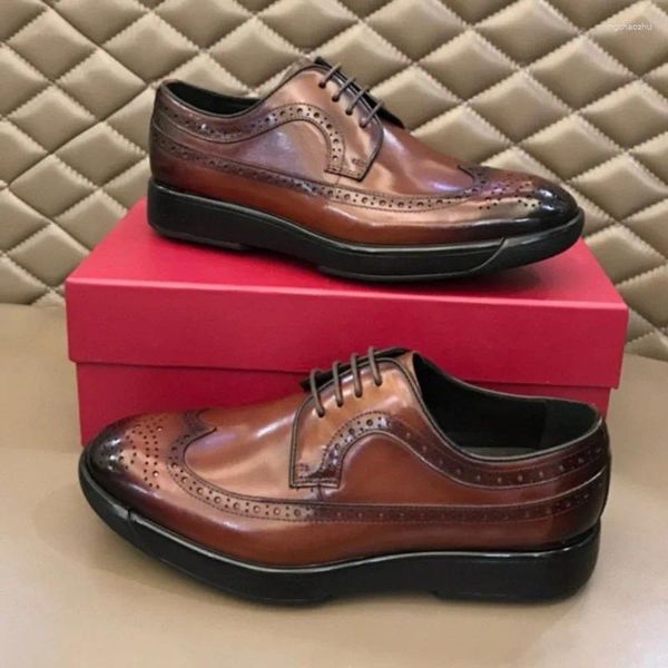 Scarpe casual design di lusso uomini oxford genuine in pelle di fascia alta brogue designer vintage mocasines mocassini 2c