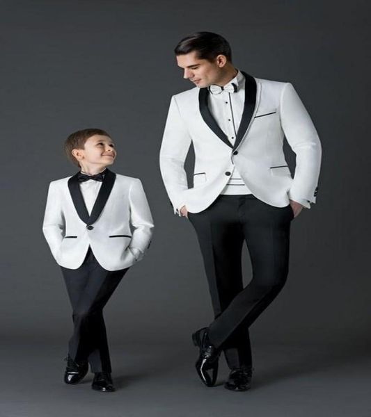 White Wedding Mens Suits Slim Fit Fit Tuxedos de noivo para homens Duas peças Groomsmen Suit de jaquetas comerciais formais baratas com empate de laço8877042