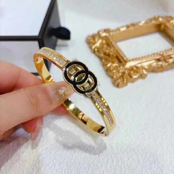 Neues Armband berühmter Designer Love Gold Bangle Spring Fashion Schmuck Geschenke Party Manschettenarmband 18K Gold plattiert Titanstahl Stahl Diamant Nagelarmbänder Silber