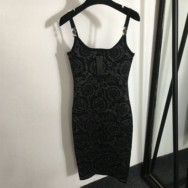 Sexy Scoop Neck -Kleid -Strick -Designer -Röcke Luxusschlinge Kleiderinnen weibliche Schulterknopfkleid schwarzes Seidenkleid