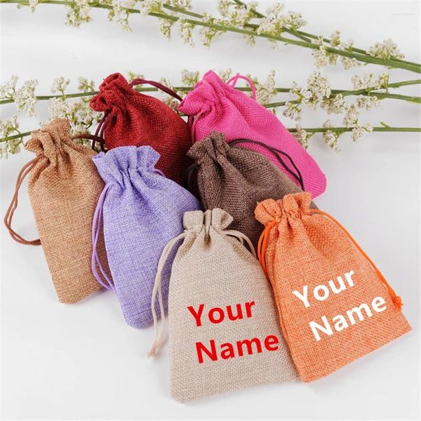 Sacchetti per la spesa 50pcs/lot guststring Burlap Borse Nome regalo personalizzato per pacchetti di gioielli Imballaggio di juta Candy da matrimonio