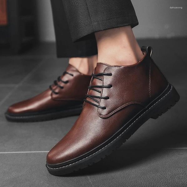 Sapatos casuais 2024 homens Oxford Leather Dress Fashion Business Wedding Party Brogue Lace Up Flats Masculino