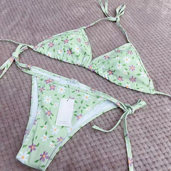 Swimwear femminile da bagno sexy Bikini Women si radunano per una split a tre punti per le vacanze in spiaggia