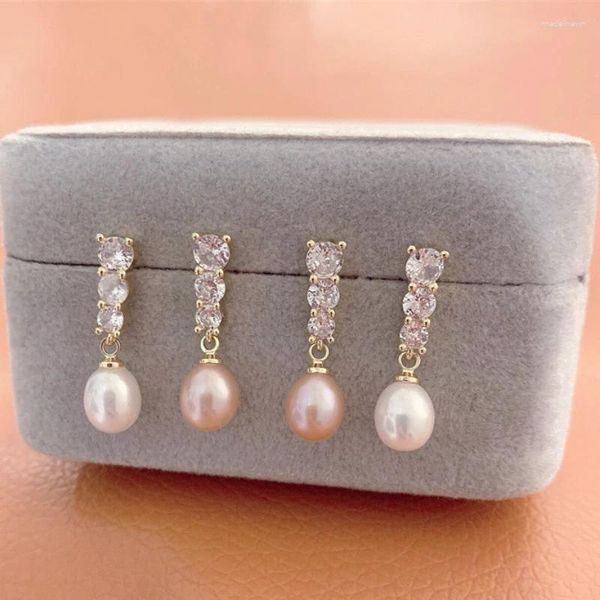 Gestüt Ohrringe Promi -Stil rosa Perlenschstene für Frauen Gold Farbe Langer Eardop Minimalist winzig Huggies Hochzeitsmode Schmuck