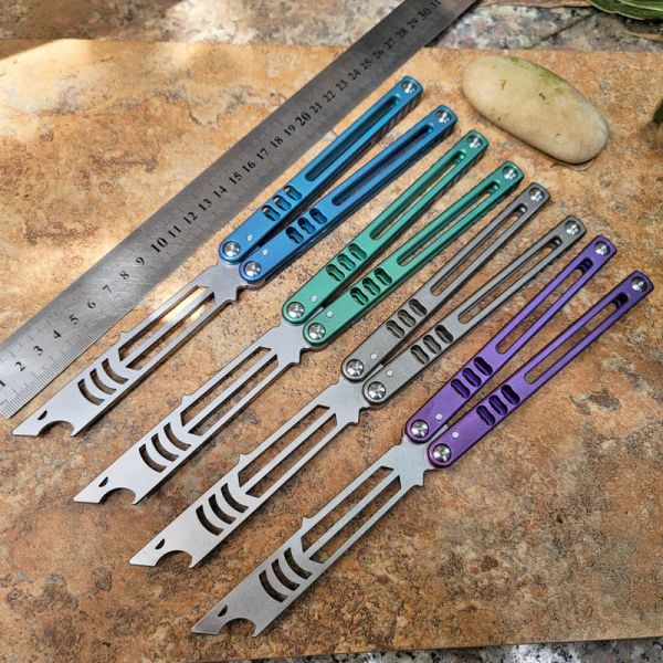 TheOne Shark Butterfly Trainer Training Knife Channel Titanium Handle D2 Busas Busas do Sistema Jilt Jilt Swinging EDC Knives