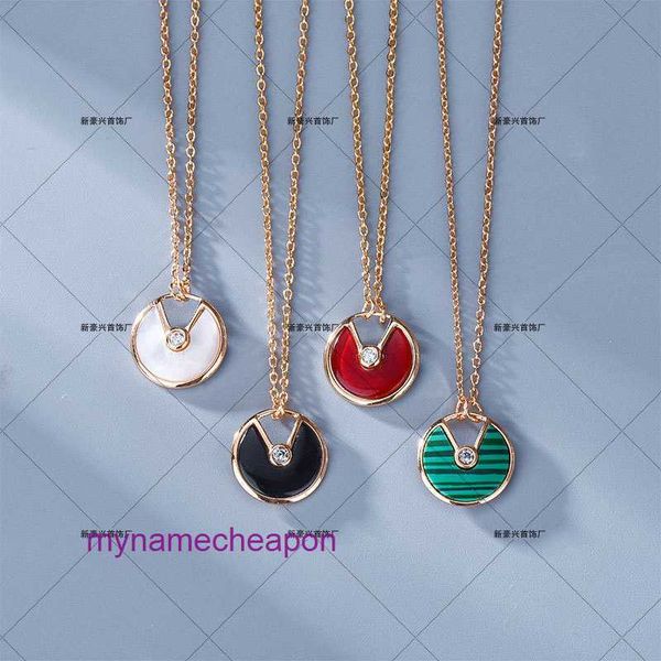 Дизайнерские картры Nacklace Simple Set подвеска каджиа амулета Женщина v Золотая роза красная нефрита Медаль Белая Фриллария Круглый торт цепь черная агата ins penda