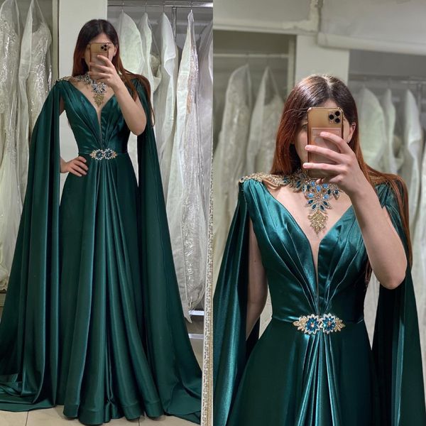Vestidos de noite muçulmana verde escuro elegantes com Cape Crystal Fished Kaftan Dress Rhinestons Satin Special Ocidental Vestidos formais para mulheres