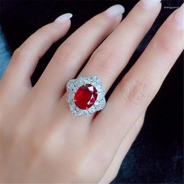 Anelli a grappolo Diamante di cristallo rubino rosso di lusso per le donne Accessori per fidanzati per matrimoni fantasia Lady Gift Gioielli alla moda romantici