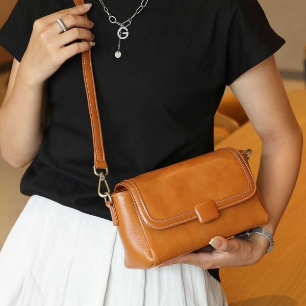 Tabaklanmış bitki inek derisi üst tabakası niş ve çok yönlü kadın çantası tek omuz crossbody minimalist fermuar kare kaput