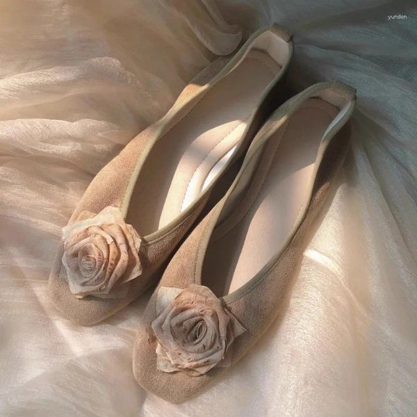 Freizeitschuhe Mode Wildleder Ballett Flats auf Khaki Single für Frauen elegante handgefertigte Blumen Laofer flacher Designerkleid