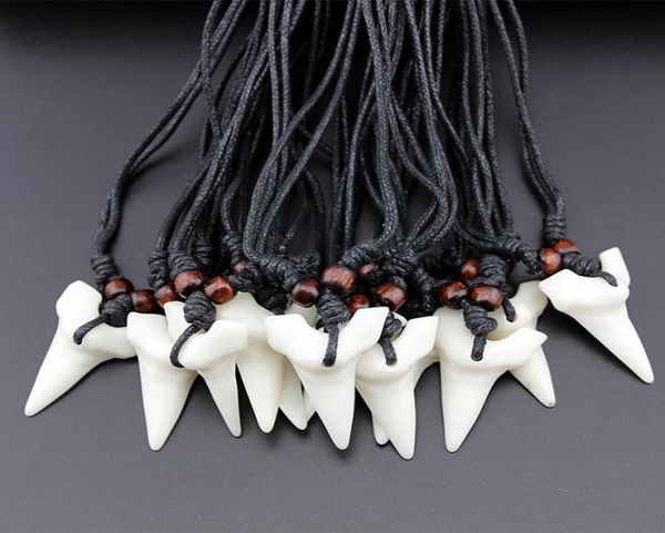 Moda por atacado misto 12pcs imitação de iok colar de dente de dente branco pingente de amuleto para homens jóias femininas mn5778514875