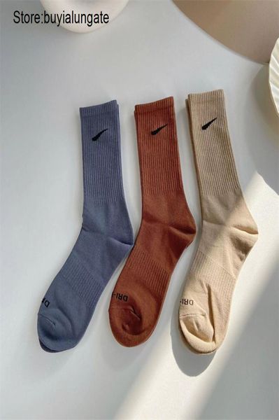 Uniform Weihnachten Frauen atmungsaktive Buchstabengröße Socken Große Qualität Newnk Sock Herren Strümpfe Knöchel High Tube Ganze Baumwolle Cla7175695