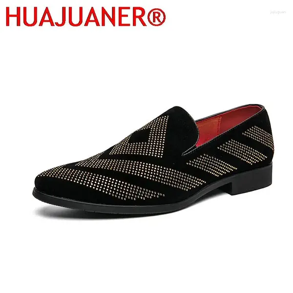 Lässige Schuhe Britische Luxusmodische Männer Nieten Slip-on-Wohnungen männliche Ladungsstätte Leder Punk Hip Hop Party formelle Kleid Oxfords für