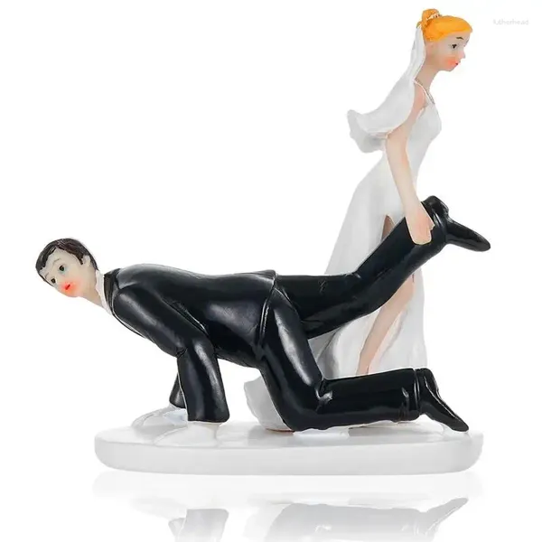 Figurine decorative torta nuziale topper sposa trascinare figurina da groom divertimento coppia di resina per arredamento