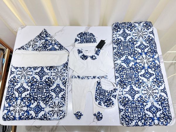 Дизайнерские новорожденные Тотемные буквы Печатные ссоры Костюмы детская спящая одежда.