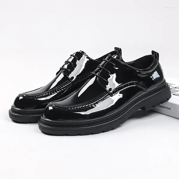 Повседневная обувь мужчина бизнес -офис официальное платье черное стильное патентная кожаная оксфордская ботинка в дышащая джентльменская обувь Zapatos