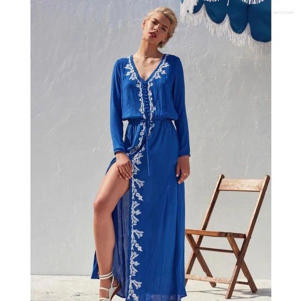 Повседневные платья 2024 Bohemian Spring Blue Holiday Maxi платье винтажные женщины Сексуальные глубокие V вышивка вышивки с расщеплением цветов