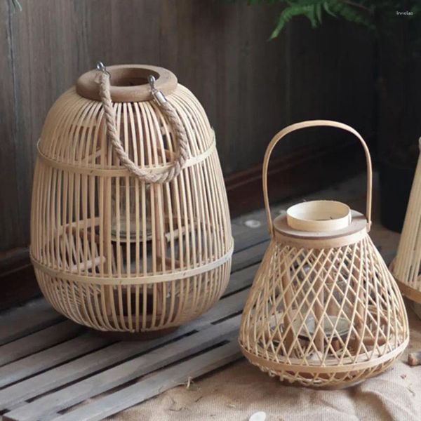 Titulares de vela Vintage Lanterna de bambu de bambu, tecido oco com porta -castiça