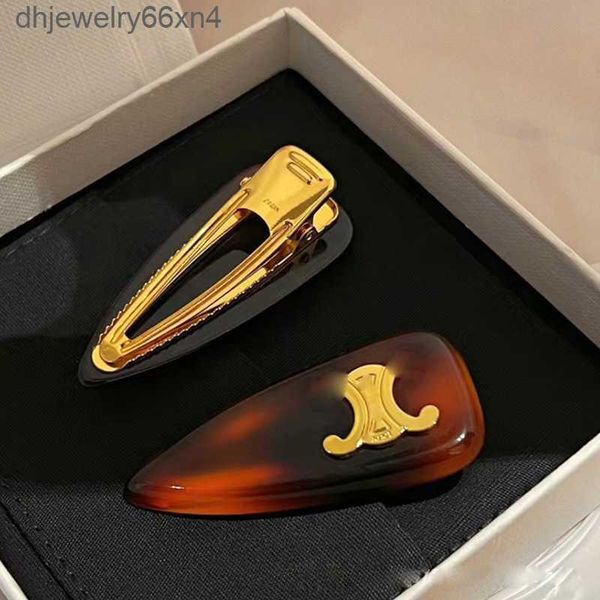 Clip per capelli Barrettes Luxury CE Brand Brand Designer Pins Personalità 18K Lettere d'oro retrò vintage ACRILICA ACCLIPS ACCESSI