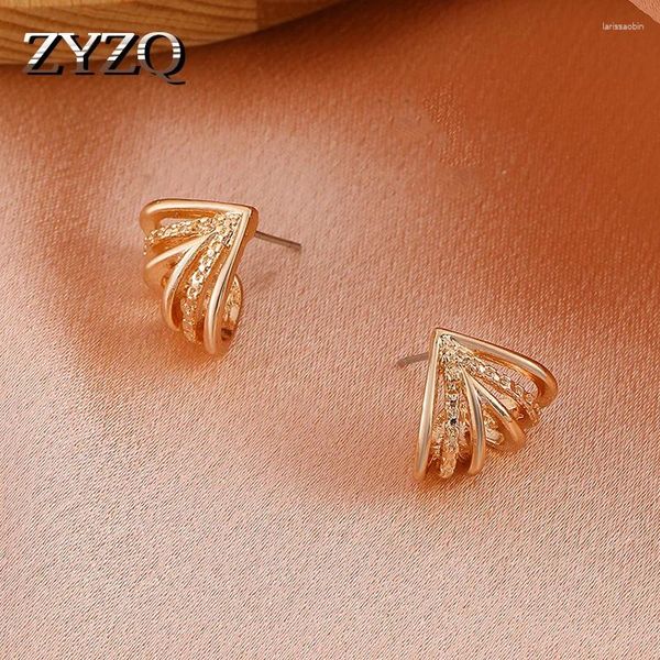 Stud Ohrringe Zyzq Koreanische Modetemperament Metallschale für Frauen Persönlichkeit Triangle Noble Pretty Schmuck 2024