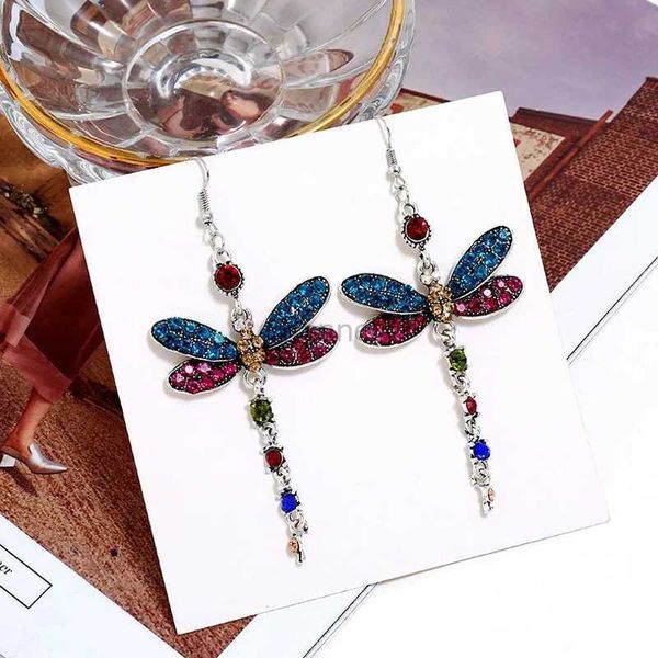 Andere Retro -Ohrring Creative Mode Eingelegtes Multicolor -Zirkon -Dragonfly -Ohrringe 240419