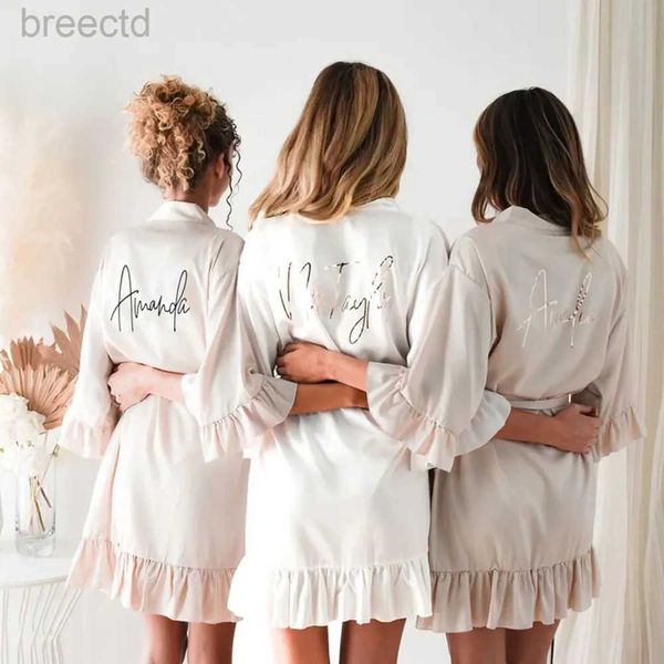 Frauenschlaf Lounge Personalisierte Brautjungfernroben mit einem gekräuselten Brautduschenkleid einzigartiger Hochzeitstag für Braut Custom Ruffle Kimonos D240419