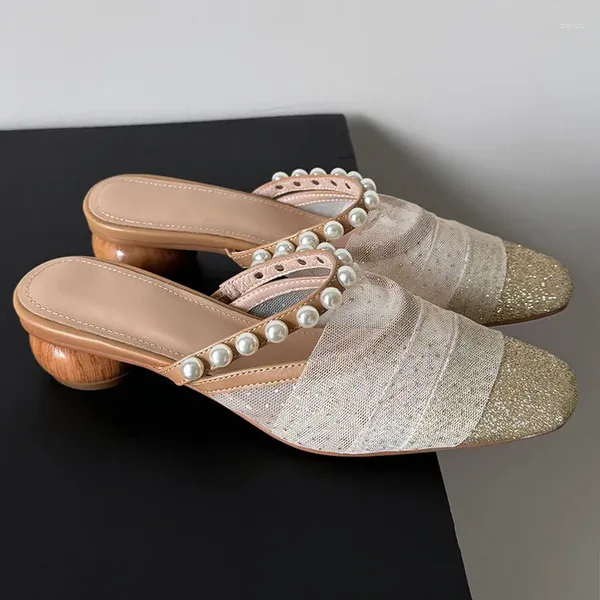 Pantofole con paillettes dorate di donne poco profonde per la cinghia a moli moli perle perle scarpe quadrate in legno estivo in legno estivo di tacchi medici in legno estivo