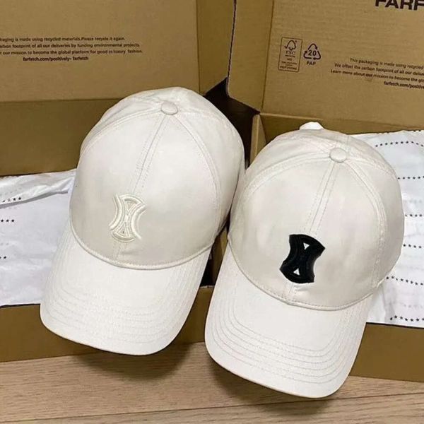 Cappelli da baseball Fashion Cappelli ricamati da 2 colori bianchi neri con sacca OPP di polvere