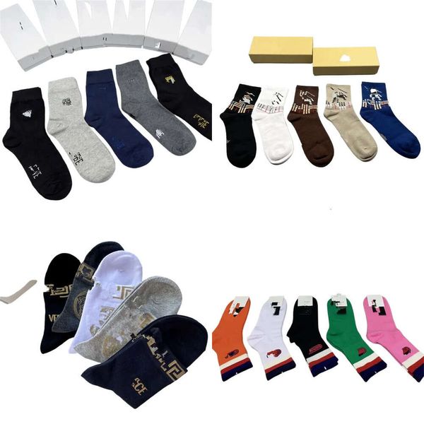 Verkauf von Top Mens Womens Socken Wollstrümpfen hochwertige Senioren Straßen bequemer Kniesockendesigner i2