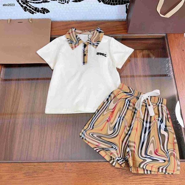 Klasik Trailtsits Ekose Laceel Bebek T-Shirt Set Çocuk Tasarımcı Giysileri Boyutu 110-160 cm İki Parçalı Set Polo Gömlek ve Dantel Yukarı Şort 24MAR