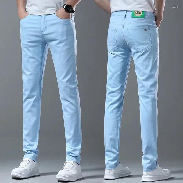 Jeans masculinos 2024 estilo branco primavera de ponta rasgada elástica e elástica Torno