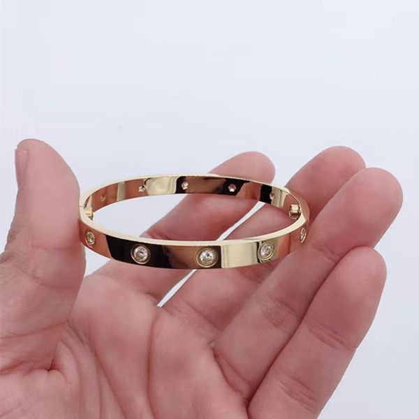 Pulseira de designer Mulheres pulseira de bracelete Gold Bangle for Man Gold Plated 18 K 16-21 Tamanho com caixa com chaves premium de fenda Pulseira de casal
