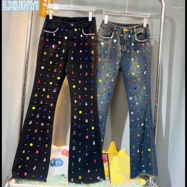 Jeans femminile 2024 autunno flare di diamanti pesanti donne ad alta vita lavaggio ricamato rannocchiati di strass pantaloni casual design