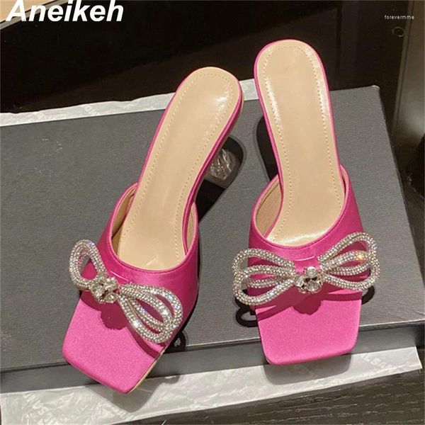 Hausschuhe Aneikeh2024 Mode Square Head Transparent Ferse Sandalen Frauen Sommer Seidenkristall Bogendekoration High Heels Party Kleid Maultiere