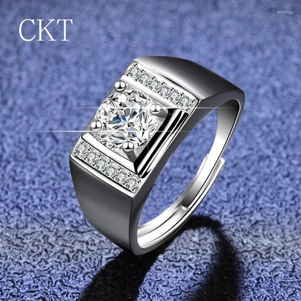 Кластерные кольца Platinum Pt950 Moissanite Diamond for Men 1 D Color Classic Four Claw Men's Ring Row Dewelry